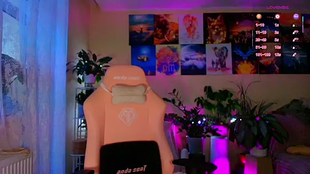 Snapshot of GoodWitch_ chatting on February 12, 8:03 am GoodWitch online show from February 12, 8:03 am