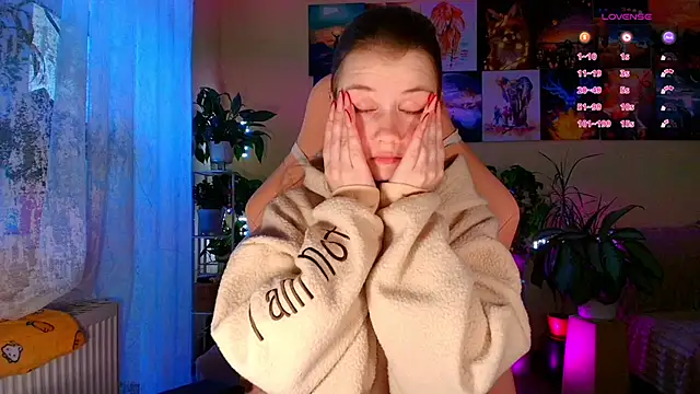 Snapshot of GoodWitch_ chatting on February 4, 9:37 am GoodWitch online show from February 4, 9:37 am