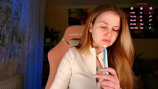 Snapshot of GoodWitch_ chatting on February 8, 6:33 am GoodWitch online show from February 8, 6:33 am