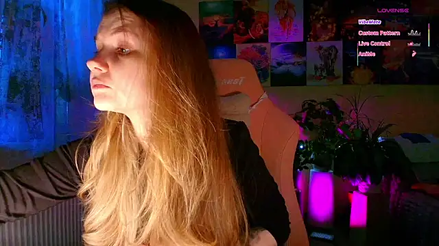 Snapshot of GoodWitch_ chatting on February 18, 7:39 am GoodWitch online show from February 18, 7:39 am