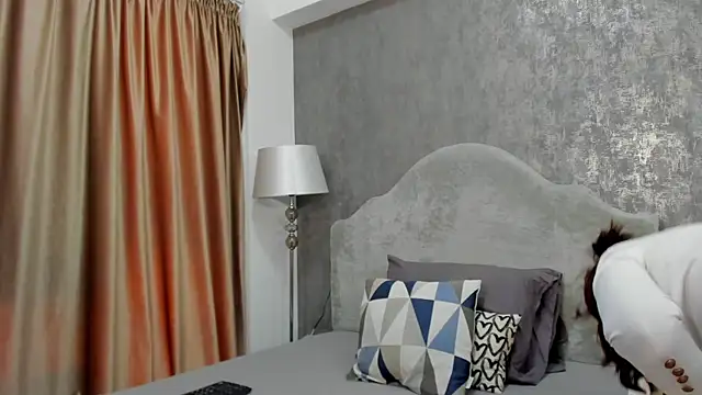 Snapshot of LisaCroft chatting on February 19, 8:11 am LisaCroft online show from February 19, 8:11 am