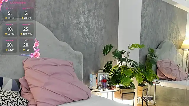 LisaCroft online show from April 19, 4:35 am