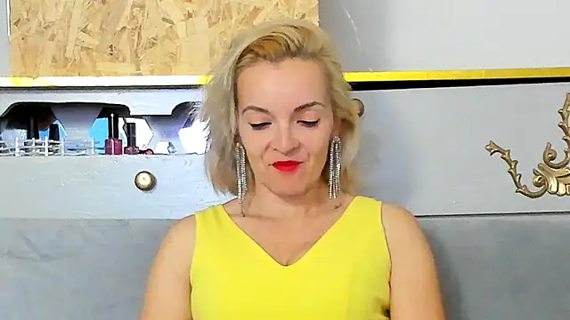 Snapshot of KateConner chatting on November 9, 5:39 pm KateConner online show from November 9, 5:39 pm