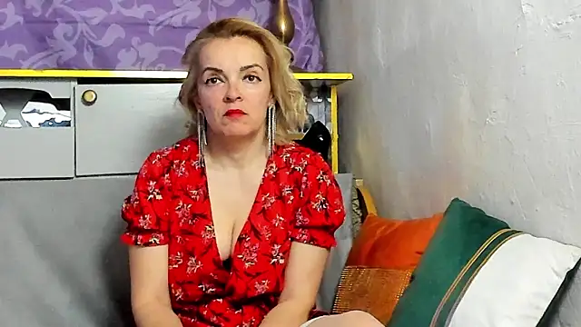 KateConner online show from April 7, 7:48 pm