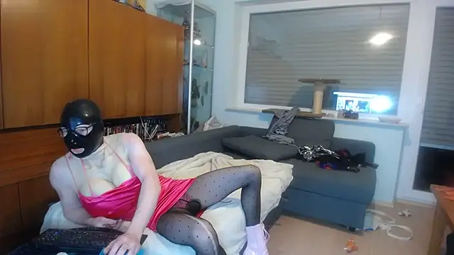 Kinkidani86 online show from February 10, 5:45 pm