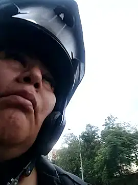 Brenda Berck  online show from April 8, 10:00 pm