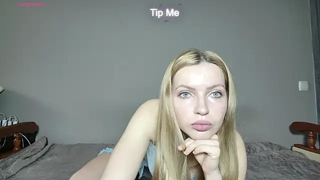 JuiliOnesunray online show from January 9, 7:04 am