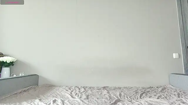 JuiliOnesunray online show from April 9, 6:15 am