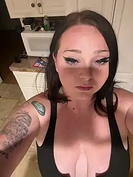 Snapshot of Kira_tattoo chatting on June 24, 3:38 am Kira tattoo online show from June 24, 3:38 am