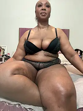Snapshot of Bootyliciouse21X chatting on July 23, 2:20 am Bootyliciouse21X online show from July 23, 2:20 am
