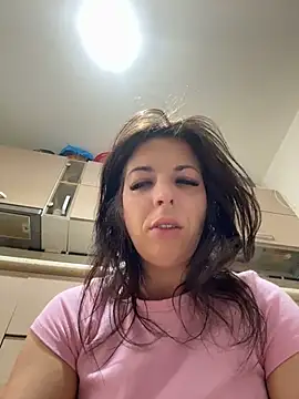 Snapshot of Almmaxxxx chatting on June 3, 4:13 am Almmaxxxx online show from June 3, 4:13 am