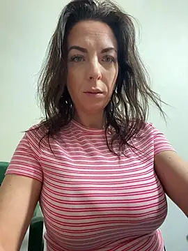 Snapshot of Almmaxxxx chatting on October 27, 4:13 am Almmaxxxx online show from October 27, 4:13 am