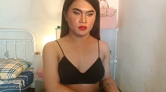 Snapshot of JustineBIGCUM chatting on February 19, 6:44 am JustineBIGCUM online show from February 19, 6:44 am