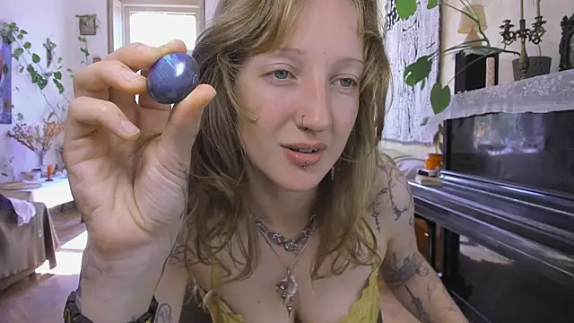 Snapshot of Miranda2_0 chatting on September 23, 7:37 am Miranda2 0 online show from September 23, 7:37 am