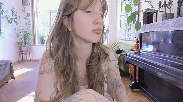 Snapshot of Miranda2_0 chatting on October 10, 6:03 am Miranda2 0 online show from October 10, 6:03 am