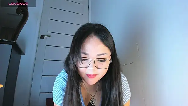 azure moon2 online show from April 13, 1:37 pm