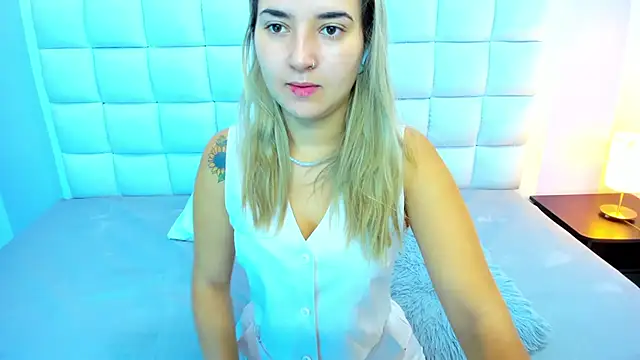 Snapshot of teresasroom_ chatting on November 22, 1:10 pm teresasroom online show from November 22, 1:10 pm