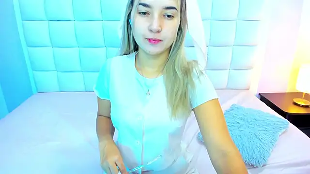 Snapshot of teresasroom_ chatting on September 27, 12:00 pm teresasroom online show from September 27, 12:00 pm