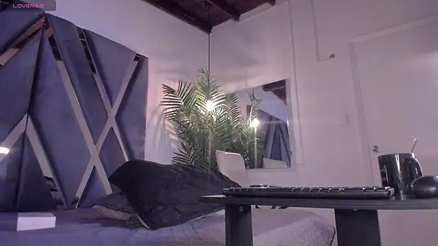 alessandra wells online show from March 24, 11:10 am