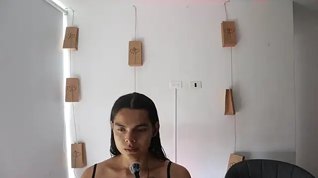 Snapshot of _Vahos_ chatting on February 13, 6:37 pm Vahos online show from February 13, 6:37 pm