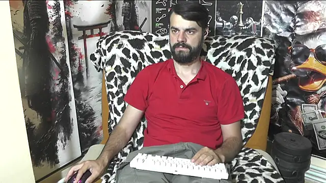 Snapshot of 00george chatting on May 28, 6:47 pm 00george online show from May 28, 6:47 pm
