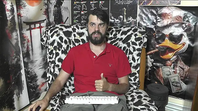 Snapshot of 00george chatting on June 1, 12:00 am 00george online show from June 1, 12:00 am