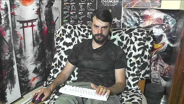 Snapshot of 00george chatting on May 15, 1:09 pm 00george online show from May 15, 1:09 pm