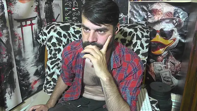 Snapshot of 00george chatting on May 25, 11:31 am 00george online show from May 25, 11:31 am