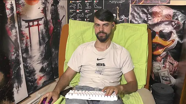 Snapshot of 00george chatting on June 5, 6:57 pm 00george online show from June 5, 6:57 pm