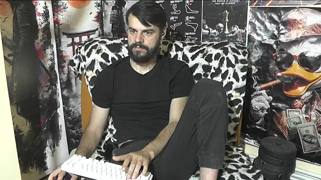 Snapshot of 00george chatting on May 26, 11:41 am 00george online show from May 26, 11:41 am