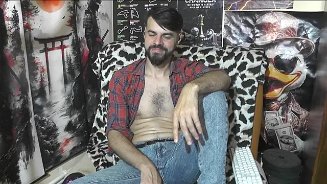 Snapshot of 00george chatting on June 4, 8:46 pm 00george online show from June 4, 8:46 pm