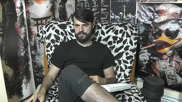 Snapshot of 00george chatting on May 26, 11:47 pm 00george online show from May 26, 11:47 pm