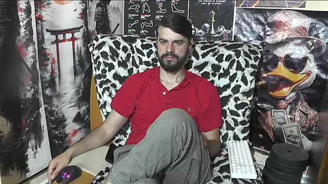 Snapshot of 00george chatting on May 18, 7:40 pm 00george online show from May 18, 7:40 pm