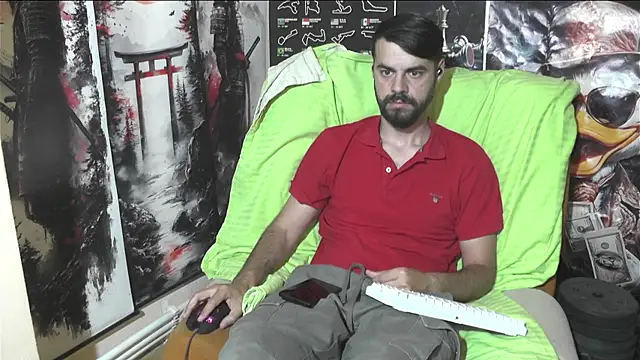 Snapshot of 00george chatting on June 19, 1:39 pm 00george online show from June 19, 1:39 pm