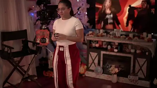 Snapshot of Nikki_Torres chatting on November 6, 1:53 am Nikki Torres online show from November 6, 1:53 am