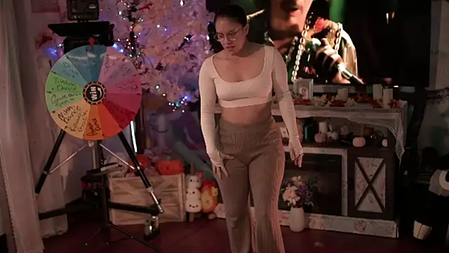 Snapshot of Nikki_Torres chatting on November 18, 7:17 pm Nikki Torres online show from November 18, 7:17 pm