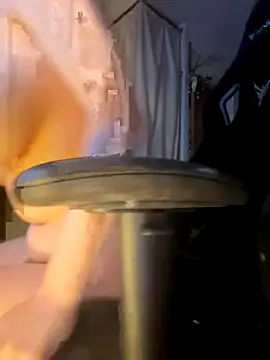 Snapshot of Remiliya chatting on October 19, 11:57 am Remiliya online show from October 19, 11:57 am