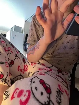 Snapshot of Remiliya chatting on February 21, 12:07 pm Remiliya online show from February 21, 12:07 pm