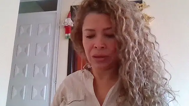 Snapshot of dalilasquirt1 chatting on December 26, 3:20 pm dalilasquirt1 online show from December 26, 3:20 pm