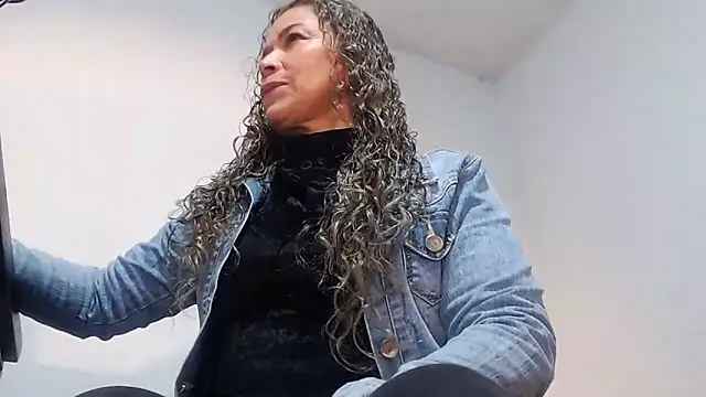 dalilasquirt1 online show from February 10, 5:34 pm