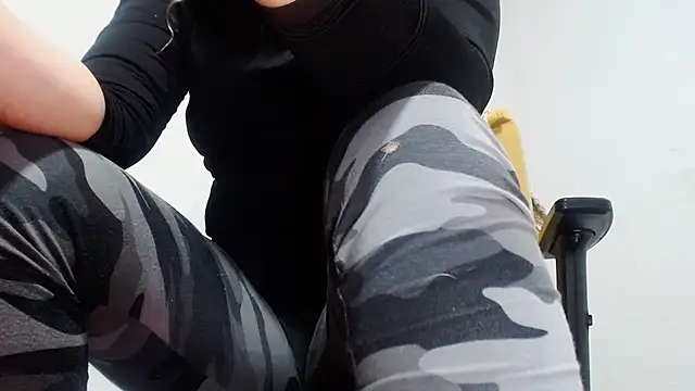 dalilasquirt1 online show from October 25, 11:42 am