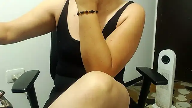 dalilasquirt1 online show from March 29, 12:29 pm