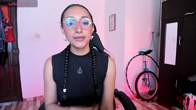 Snapshot of adrena_10 chatting on March 29, 8:32 pm adrena 10 online show from March 29, 8:32 pm