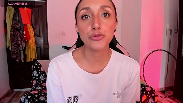 Snapshot of adrena_10 chatting on February 17, 8:50 pm adrena 10 online show from February 17, 8:50 pm