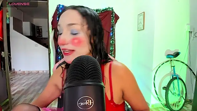 Snapshot of adrena_10 chatting on May 17, 1:00 pm adrena 10 online show from May 17, 1:00 pm