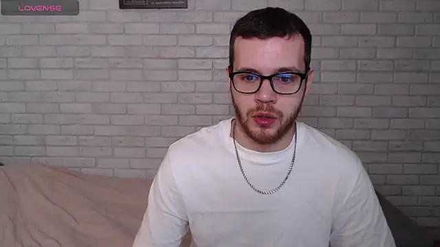 Alexxx horny online show from April 26, 8:11 am