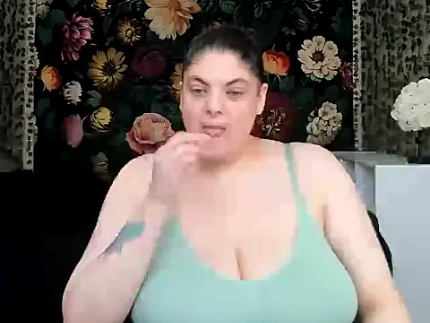 Snapshot of Exotic-Melons chatting on June 6, 11:32 pm Exotic-Melons online show from June 6, 11:32 pm