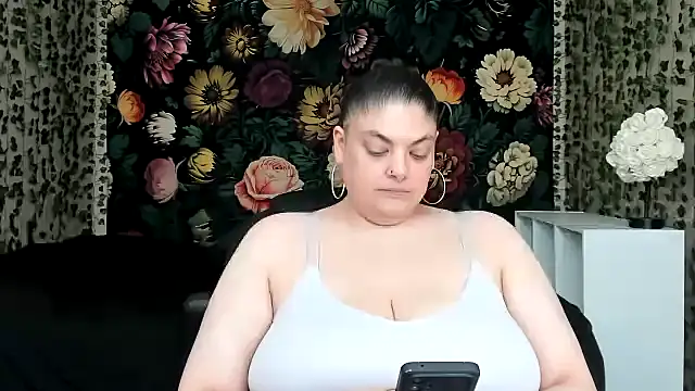 Snapshot of Exotic-Melons chatting on July 17, 10:40 pm Exotic-Melons online show from July 17, 10:40 pm
