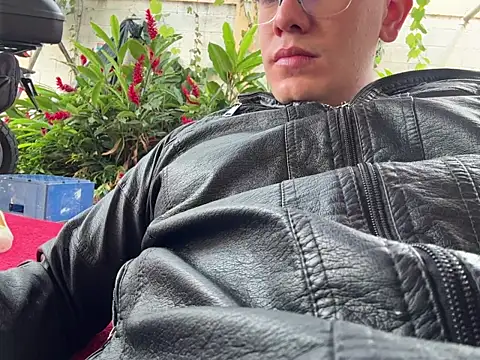 simon and david online show from October 31, 8:38 pm