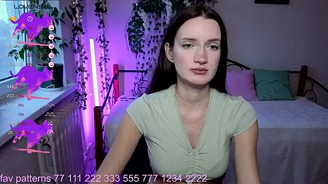 Snapshot of Hot_Rhaenyra chatting on November 11, 1:28 pm Hot Rhaenyra online show from November 11, 1:28 pm